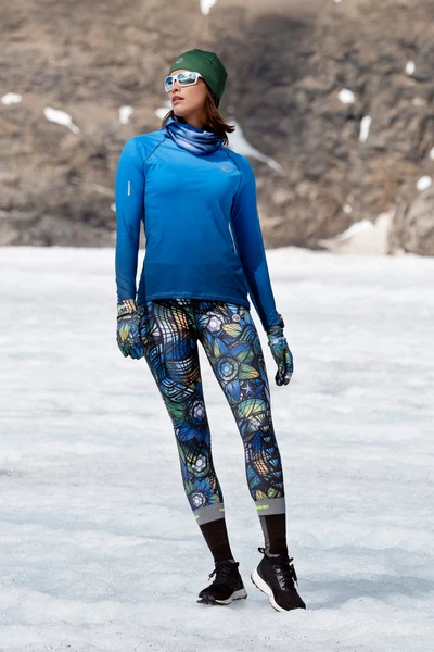 https://www.nessi-sport.com/img/imagecache/7001-8000/product-media/Insulated-regular-high-waisted-leggings-Mosaic-Aurora-Blue-55732-400x600.webp